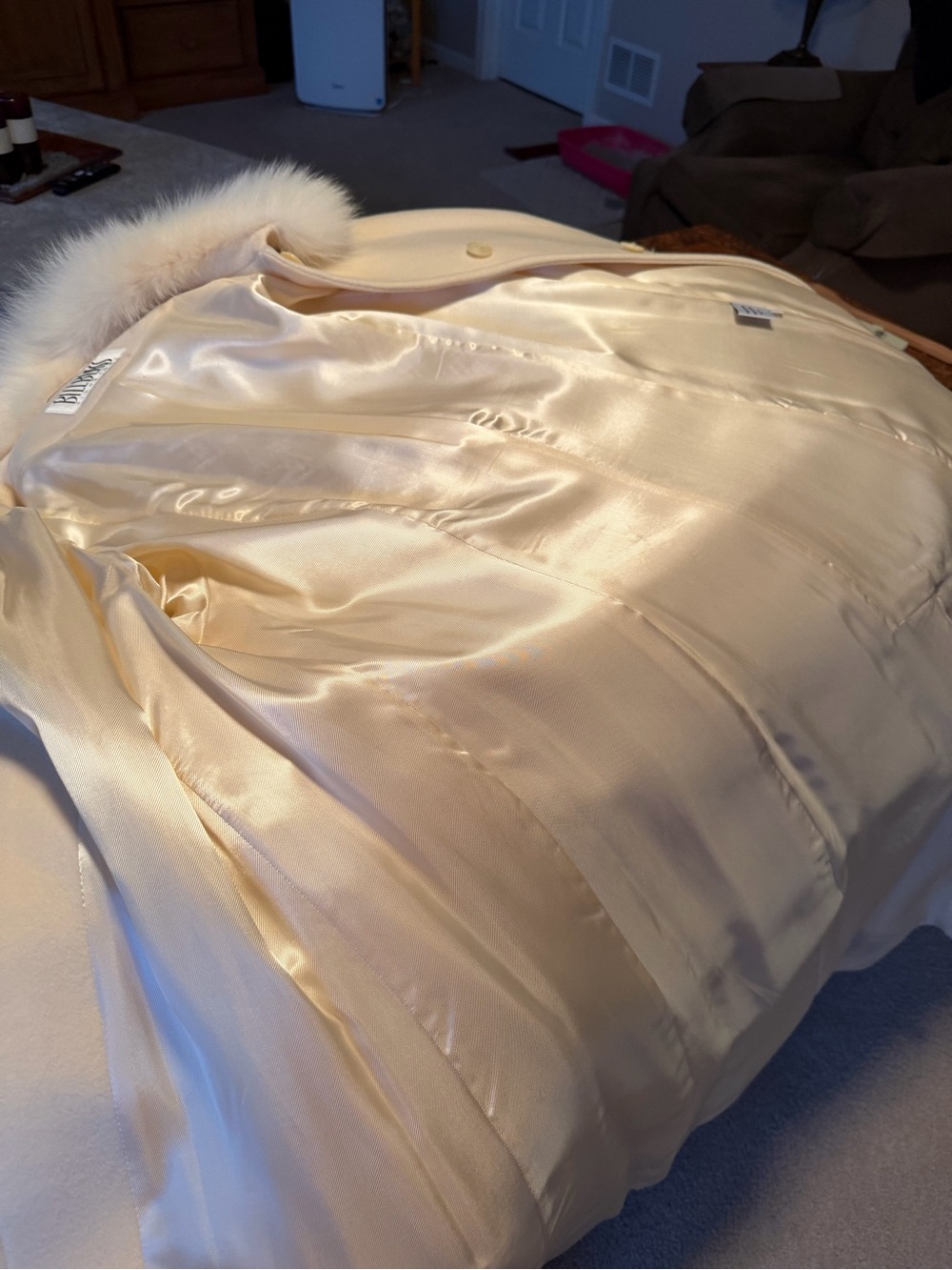 Vintage Coat. Fur collar $ cuffs. - Picture 8 of 8